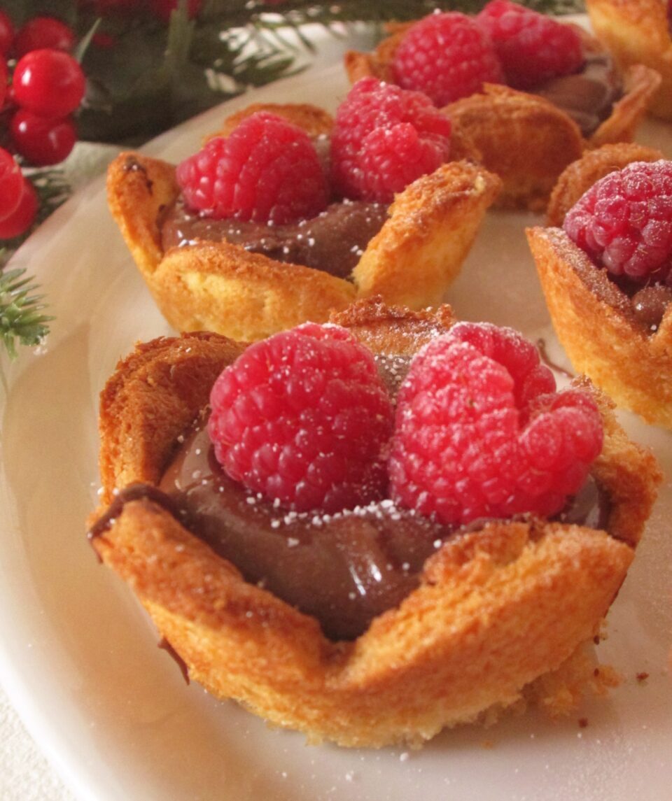 Cestini di pandoro e nutella