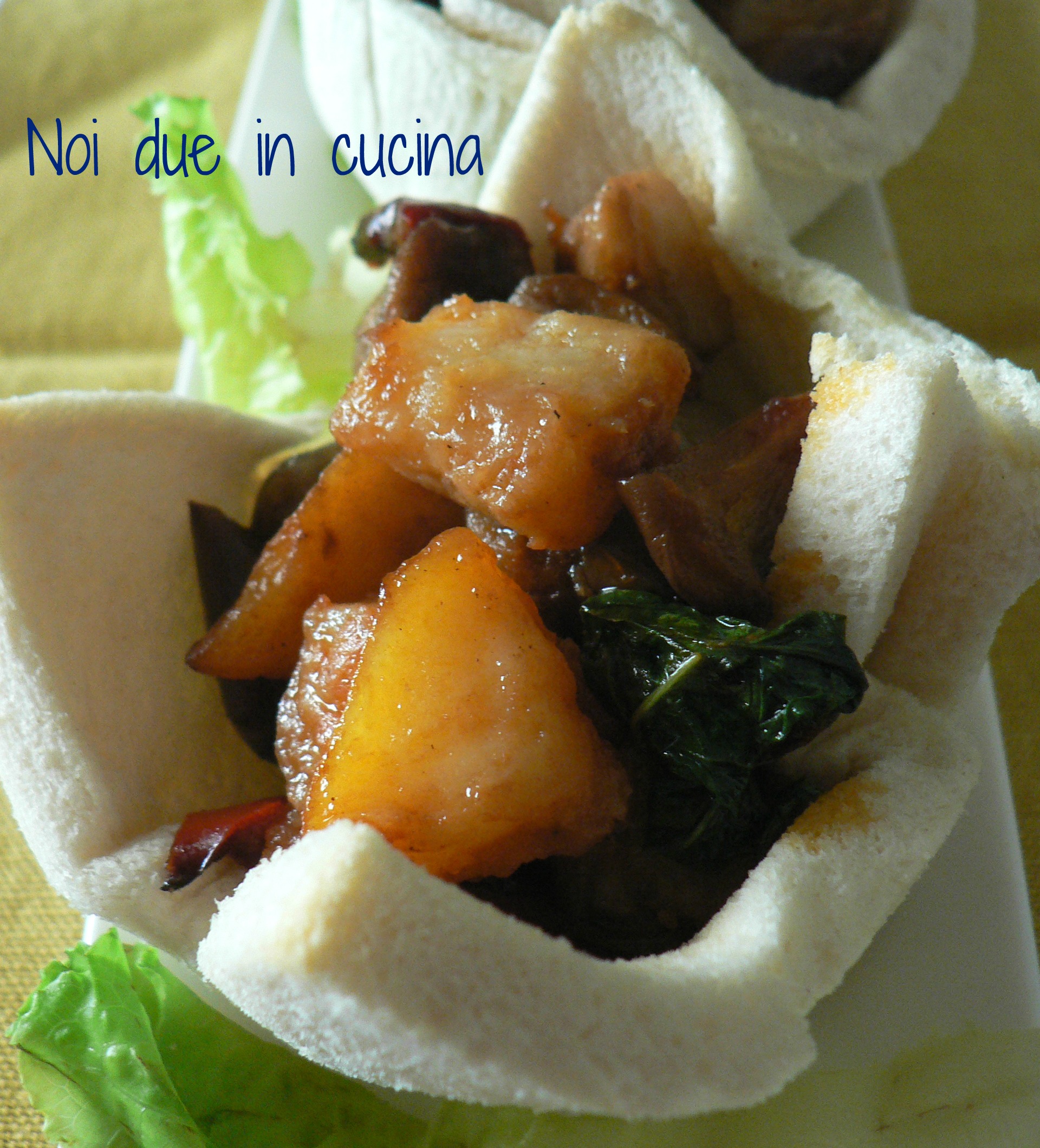 Cestini di pane con caponata di verdure-ricetta finger food