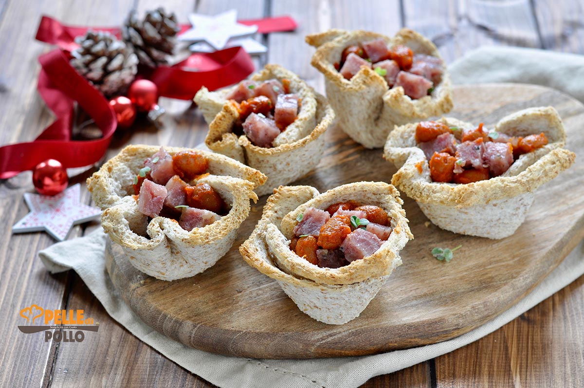 Cestini di pane con cotechino e fagioli
