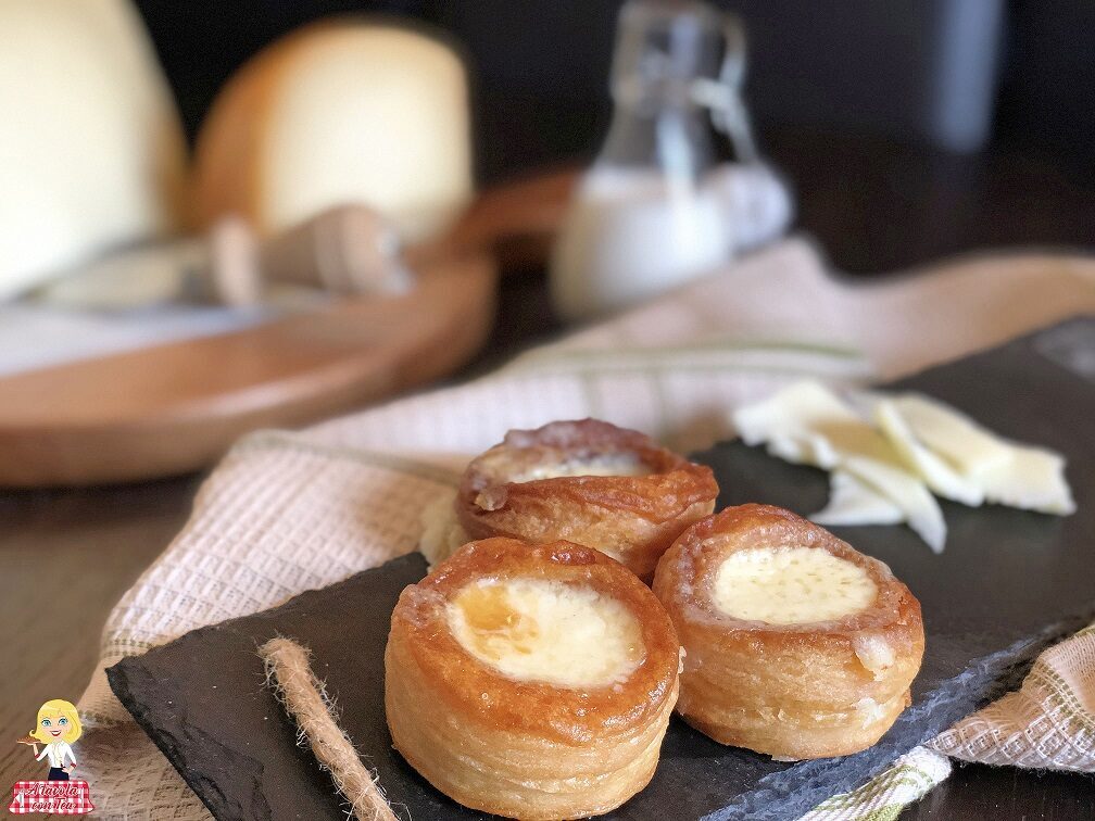 Cestini di pasta sfoglia vol au vent alla fonduta di formaggio