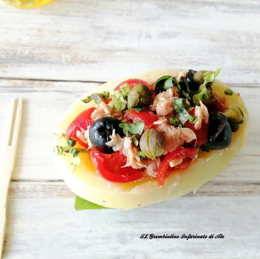 Cestini di patate con tonno e pomodori