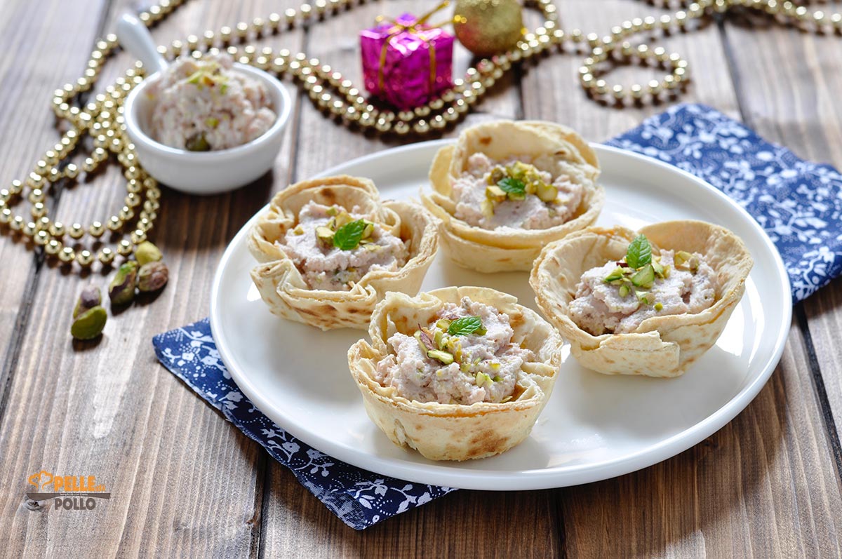 Cestini di piadina con mousse di mortadella