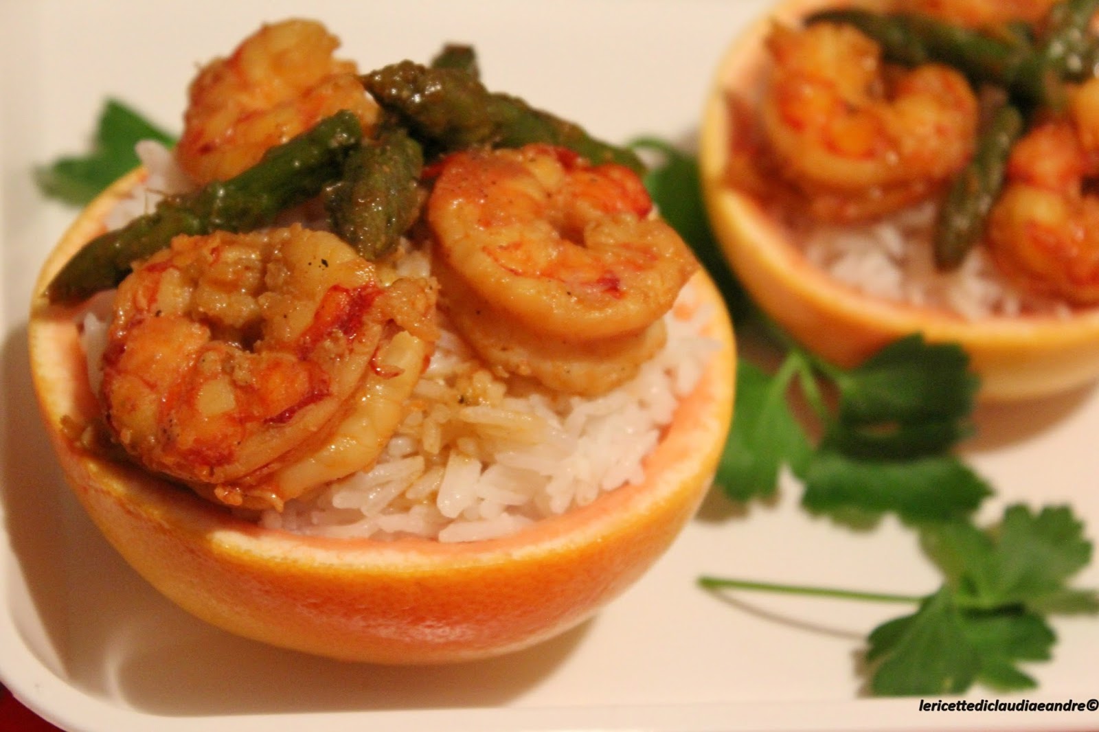 Cestini di riso basmati con asparagi e gamberoni in salsa di pompelmo