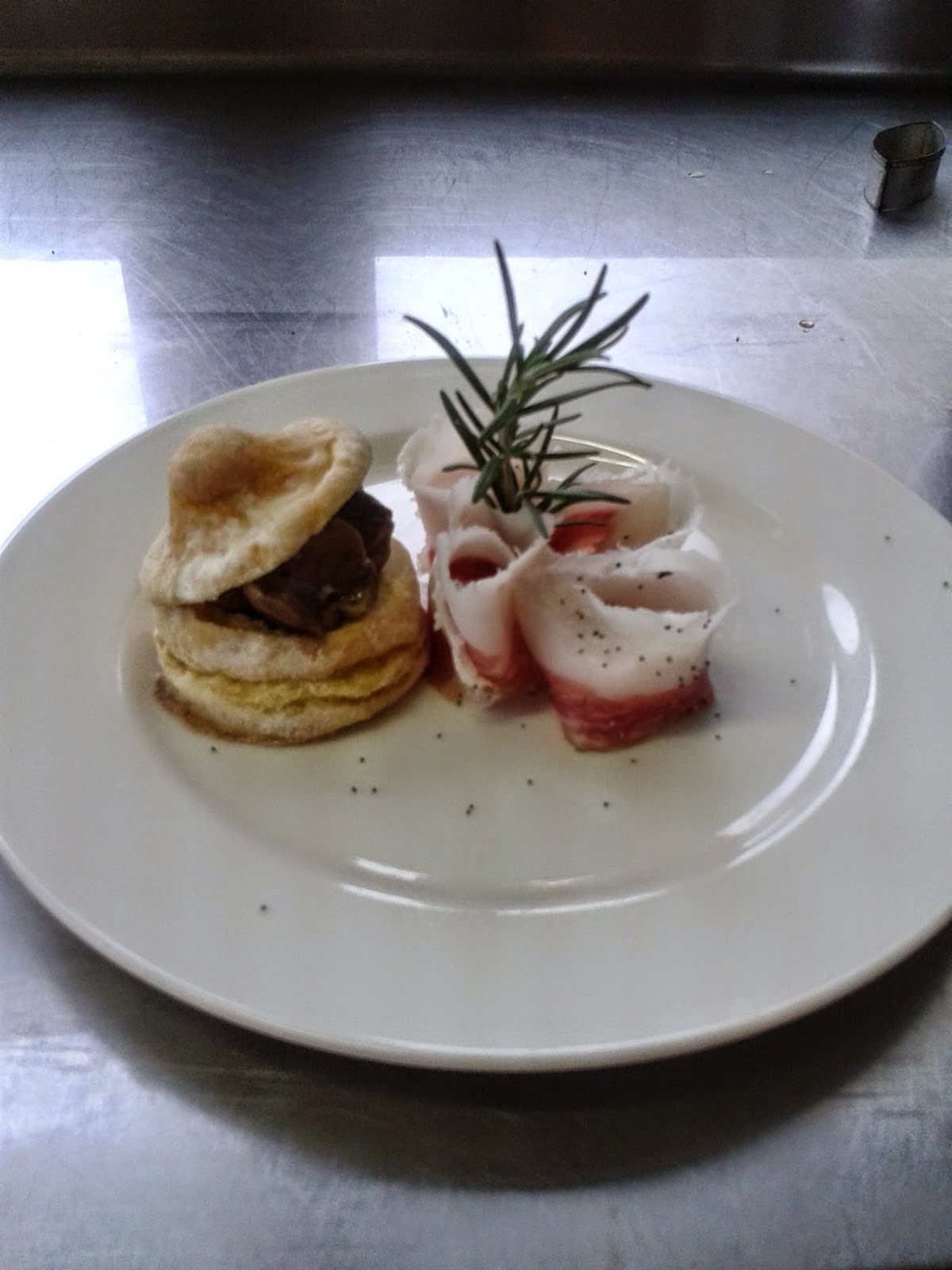 Cestini di sfoglia con castagne al passito di pantelleria, lardo, rosmarino e miele