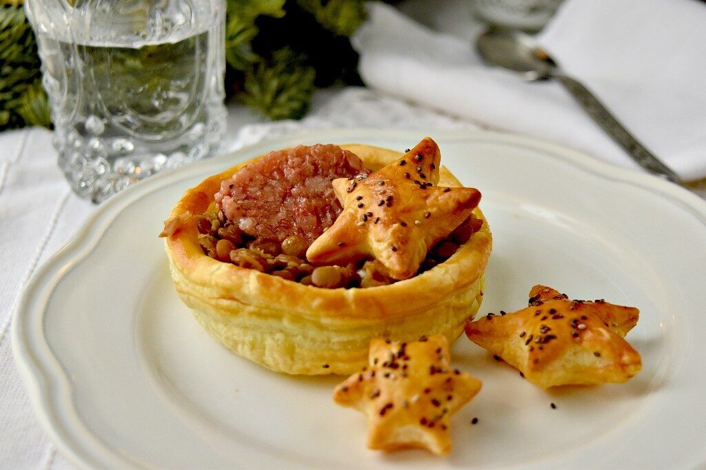 Cestini di sfoglia con lenticchie e cotechino