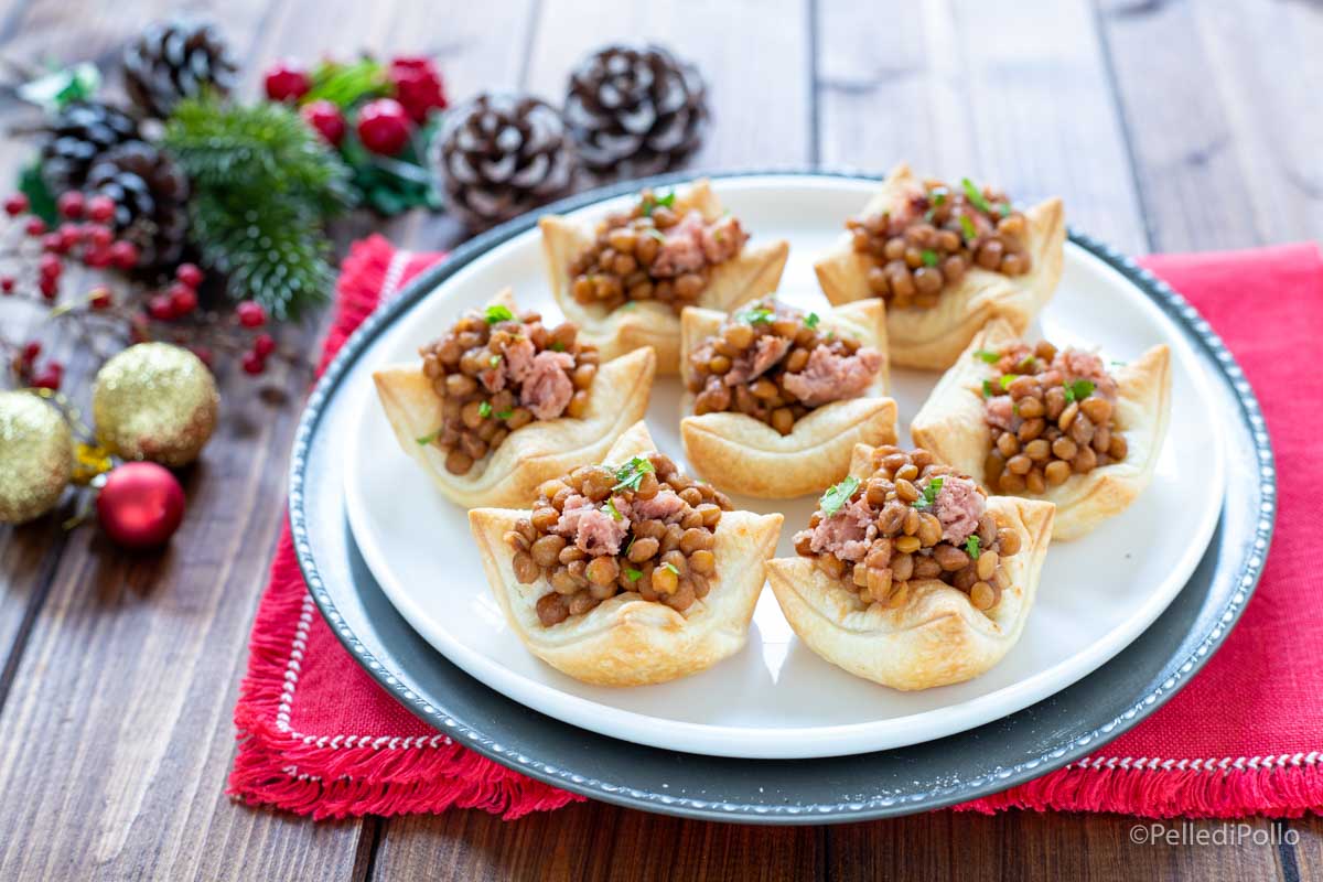 Cestini di sfoglia con lenticchie e cotechino