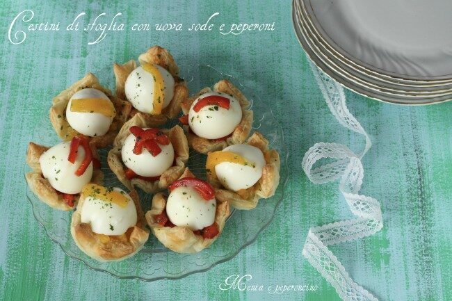 Cestini di sfoglia con uova sode e peperoni