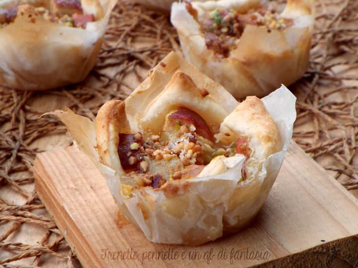 Cestini sfogliati con uva e mele..profumi d’autunno