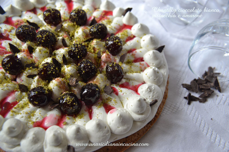 Chantilly cioccolato bianco, pistacchio,amarene