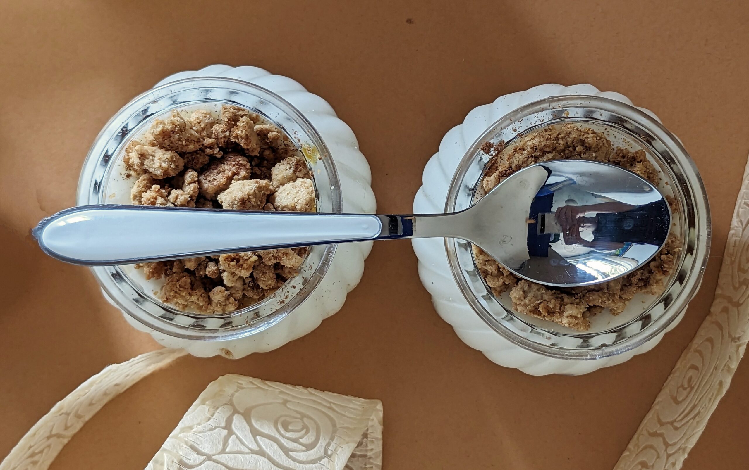 Chantilly di panna cotta con streusel alla cannella e caramello all’arancia