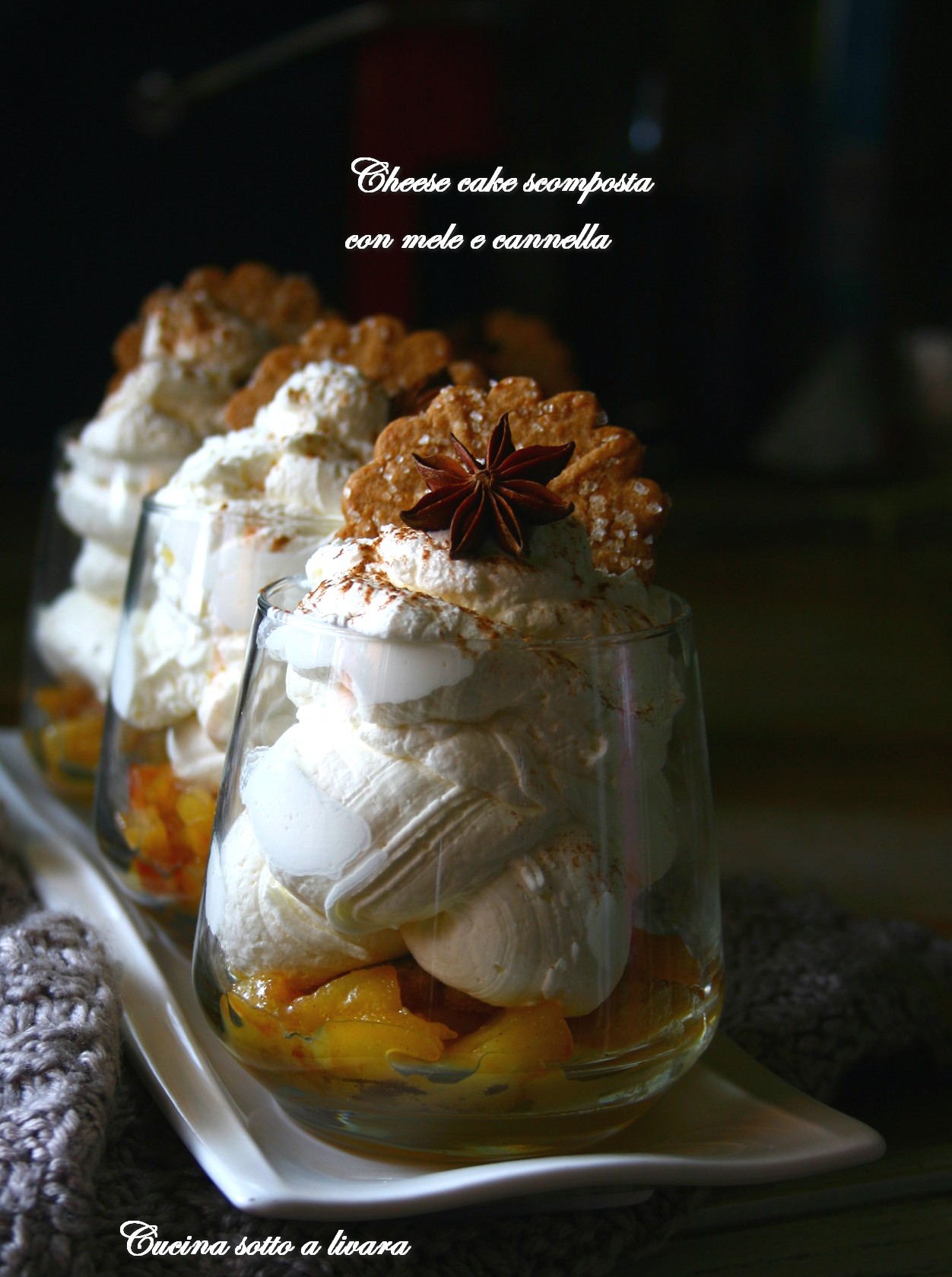 Cheese cake scomposta con mele e cannella