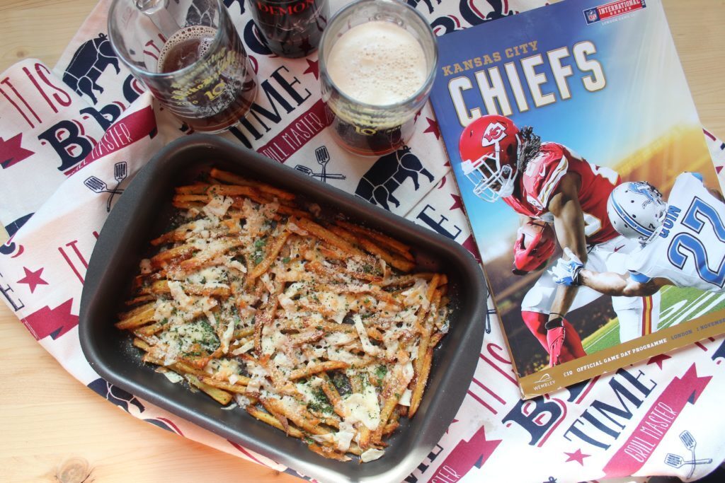 Cheese fries: le patatine fritte con formaggio filante