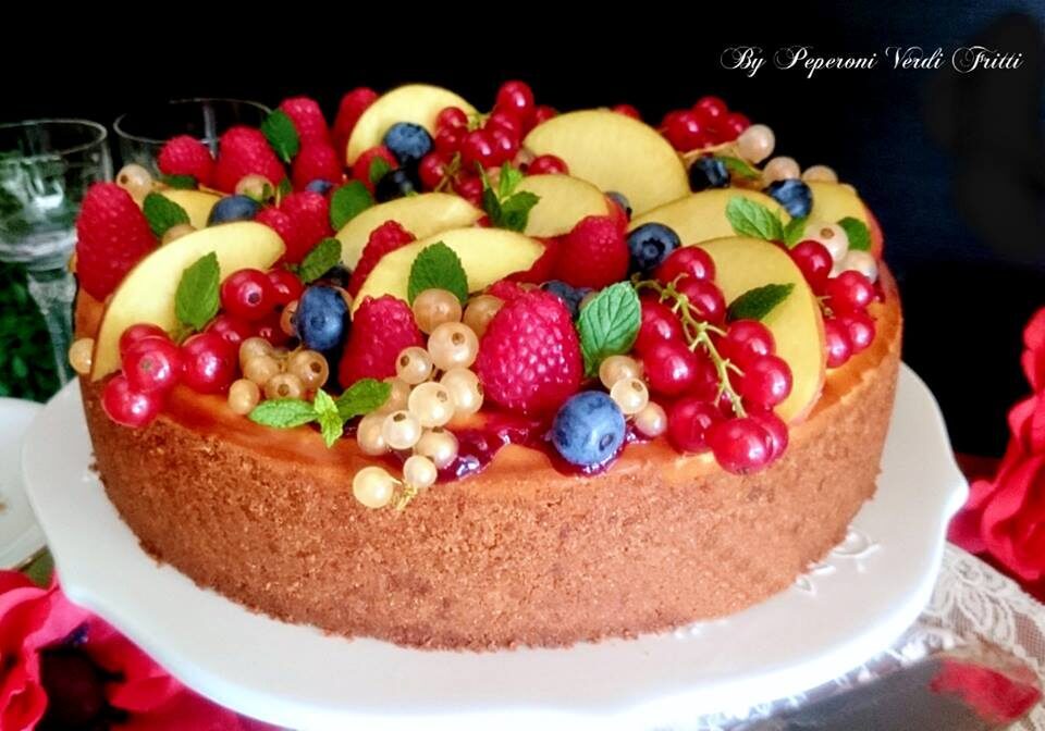 Cheesecake ai frutti di bosco e pesca