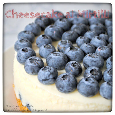 Cheesecake ai mirtilli con base alla vaniglia