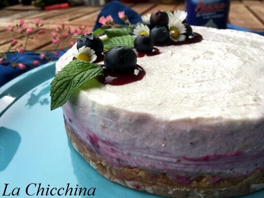 Cheesecake ai mirtilli e profumo di cannella