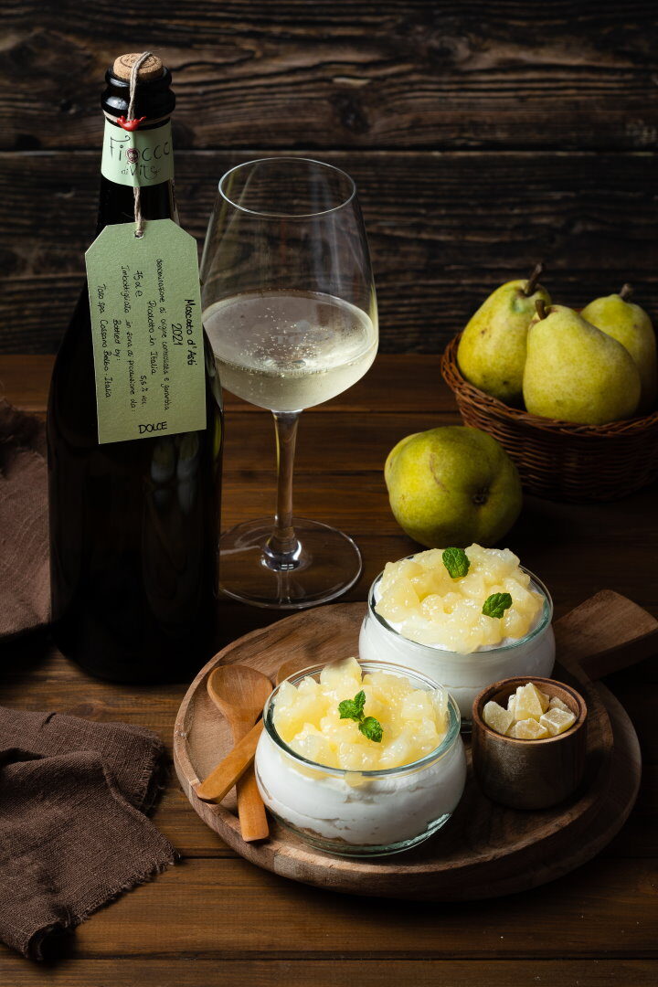 Cheesecake al bicchiere con ricotta di bufala e pere allo zenzero