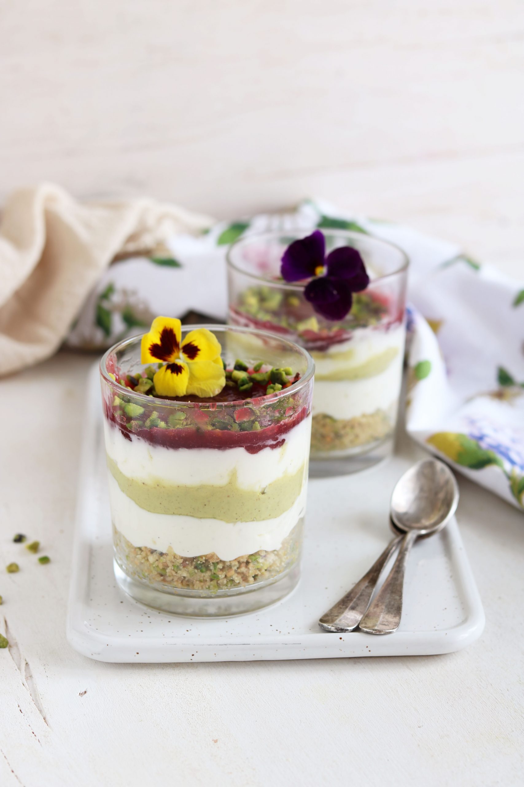 Cheesecake al bicchiere con ricotta e pistacchio