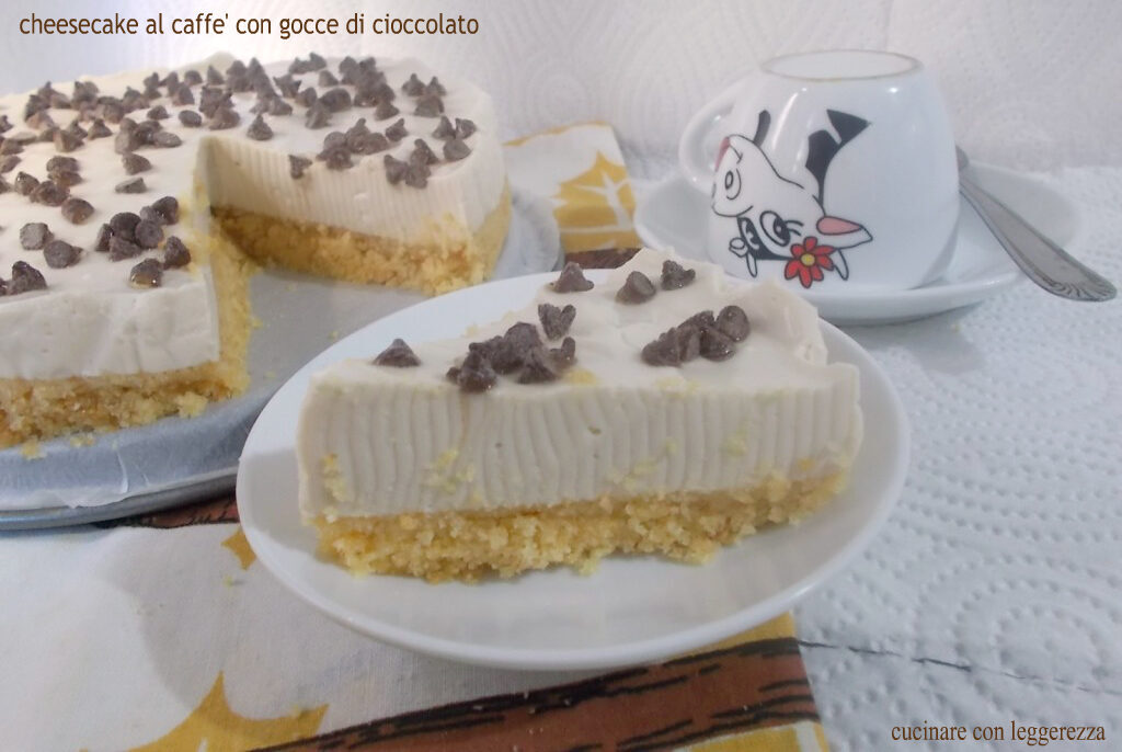 Cheesecake al caffè con gocce di cioccolato