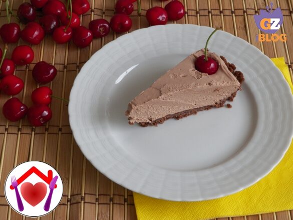 Cheesecake al cioccolato al latte e ciliegie