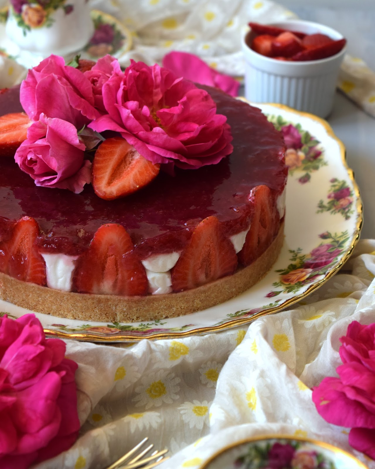 Cheesecake al cocco con composta di fragole, petali di rosa e lime per l’mtc n°57