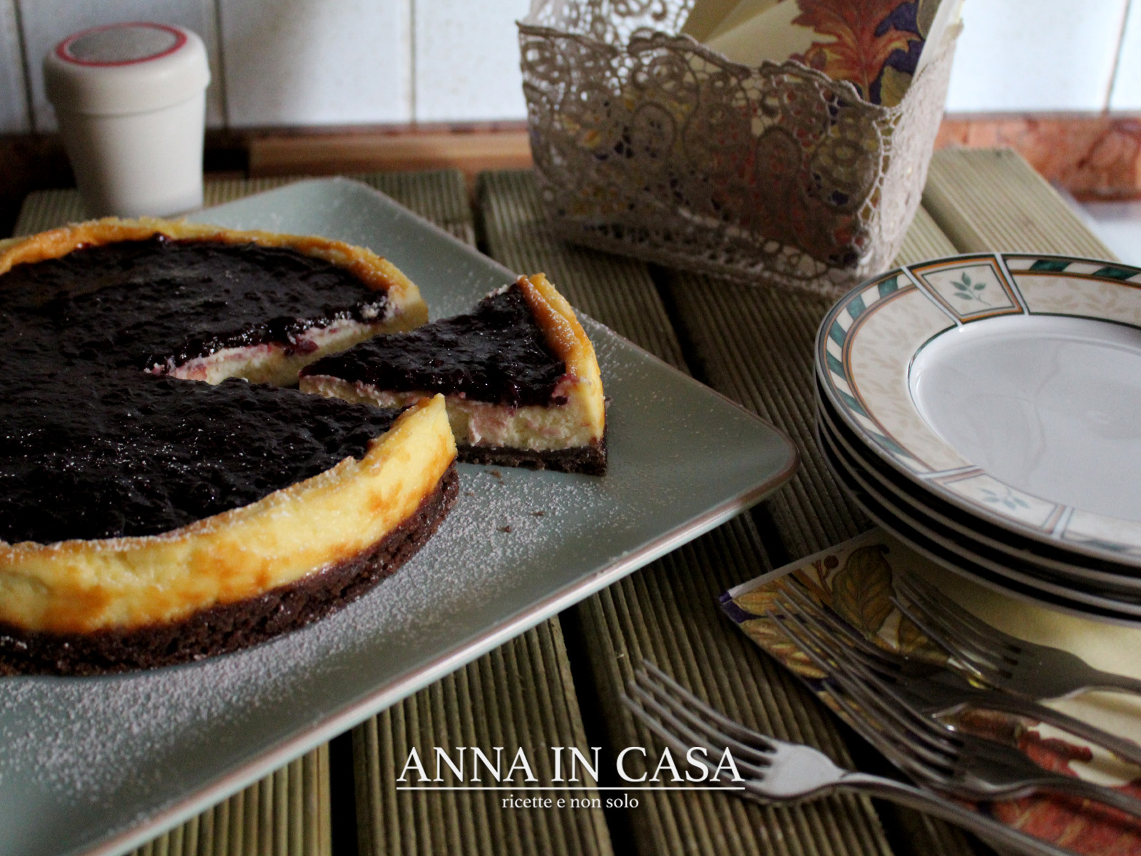 Cheesecake al forno con confettura di frutti rossi