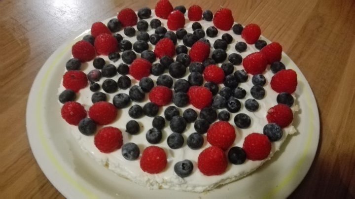 Cheesecake al mascarpone e frutti di bosco senza uova
