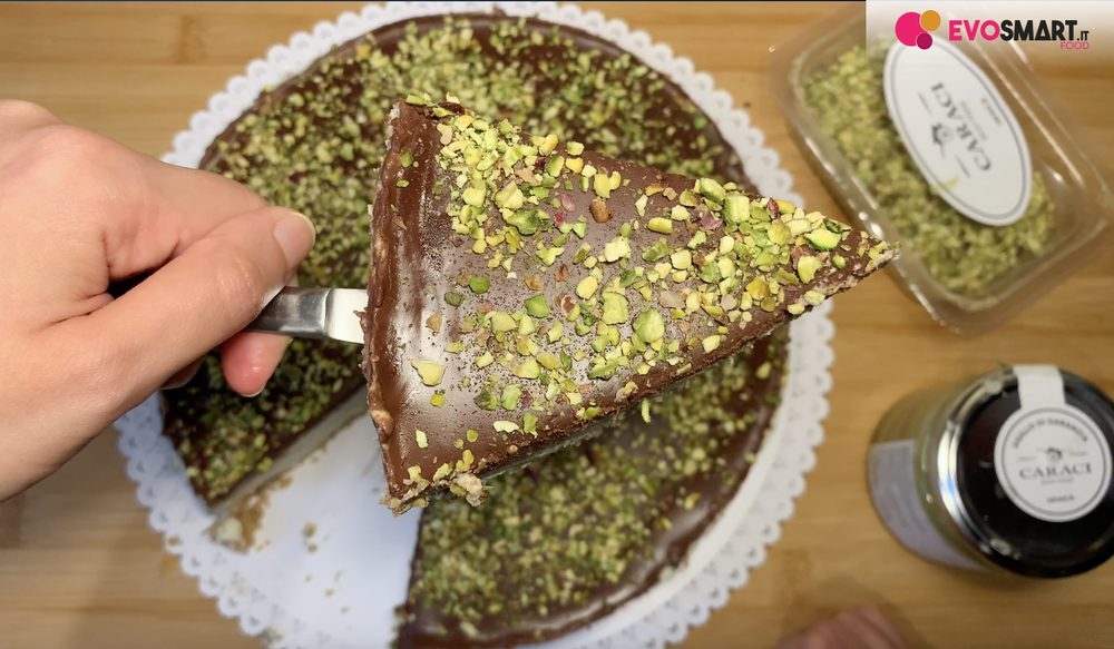 Cheesecake al pistacchio con ganache al cioccolato fondente