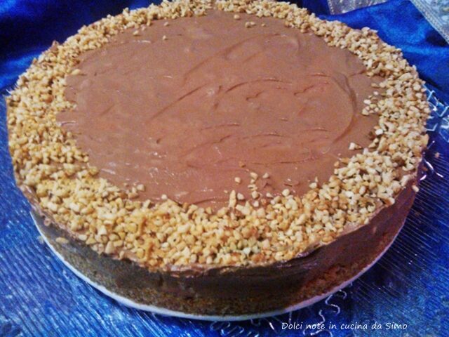 Cheesecake alla nutella con granella di nocciole