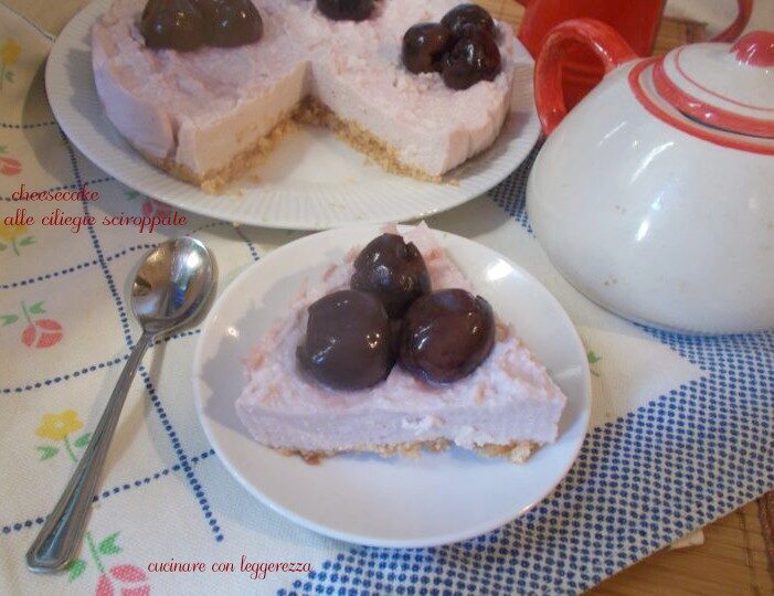Cheesecake alle ciliegie sciroppate