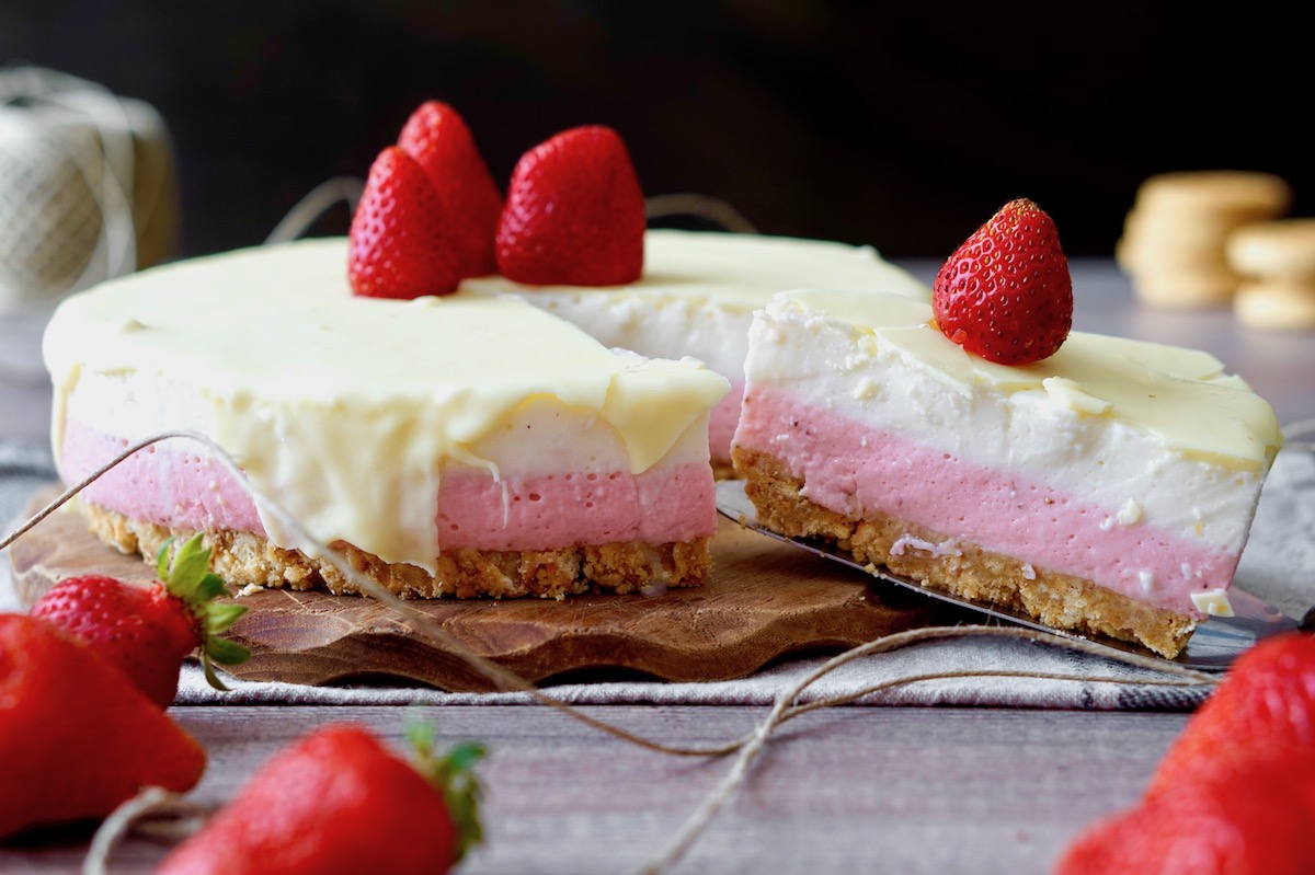 Cheesecake alle fragole e cioccolato bianco