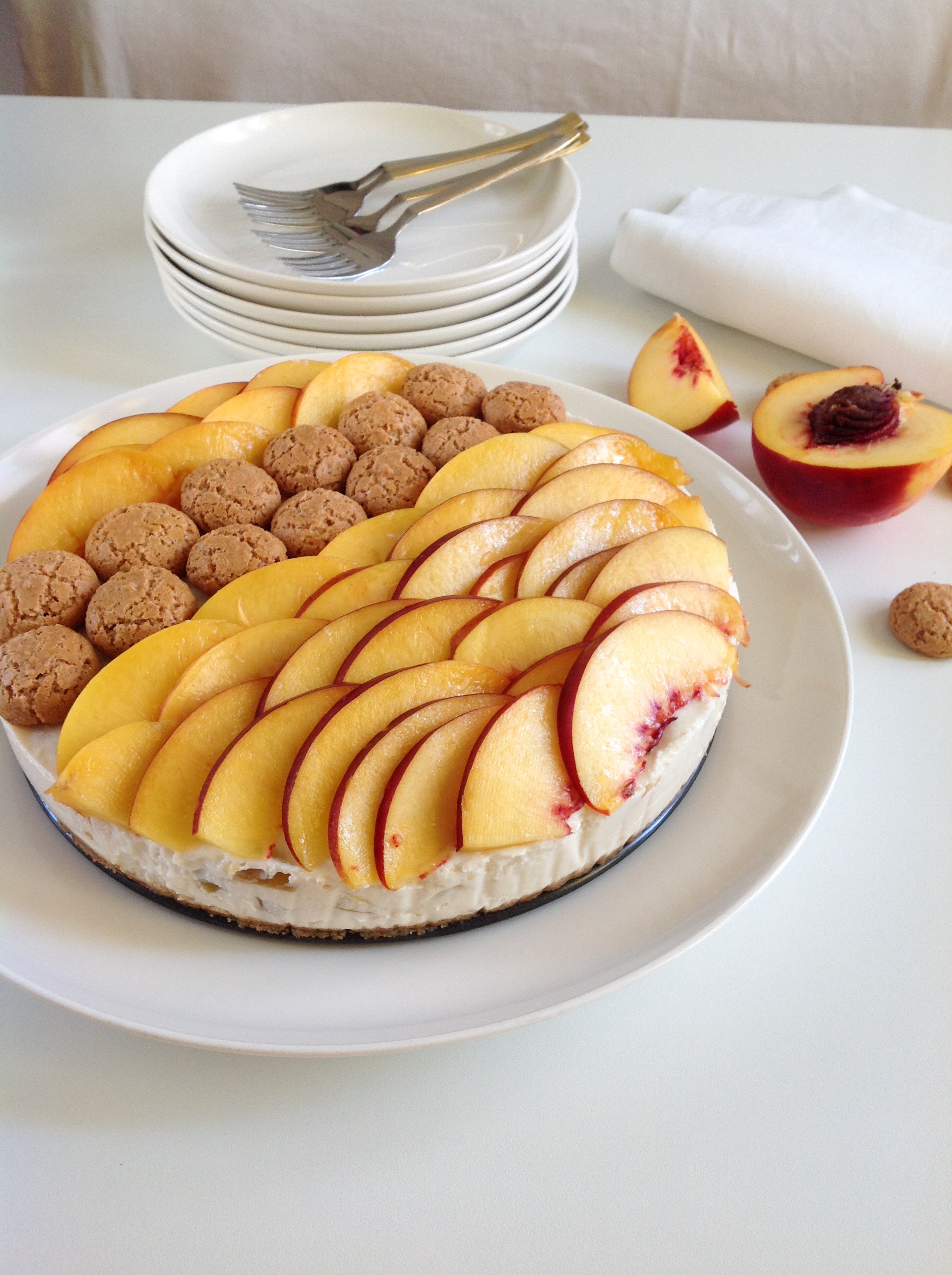 Cheesecake alle pesche e amaretti