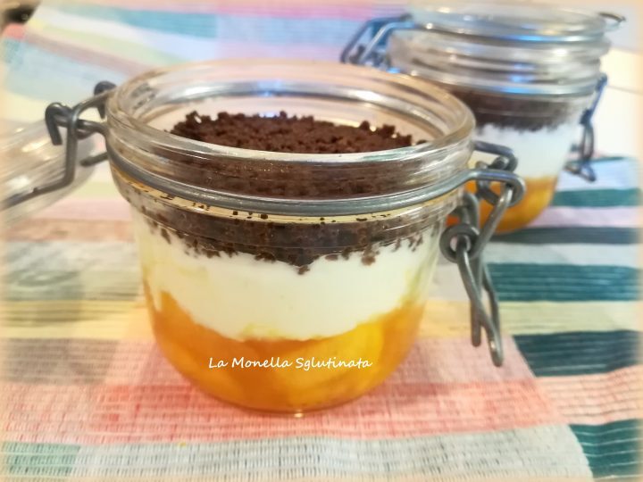 Cheesecake alle pesche noci in vasetto