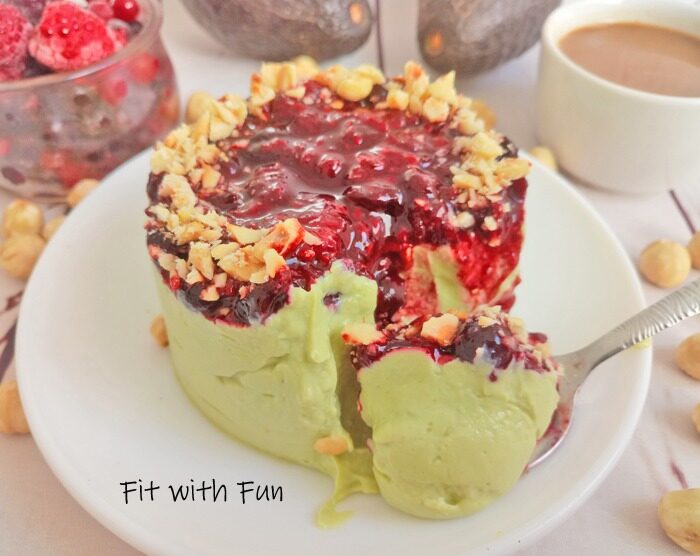 Cheesecake avocado tofu e frutti di bosco keto vegan