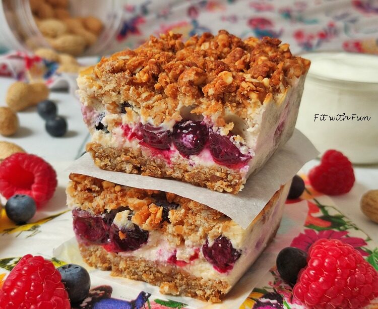 Cheesecake bars lamponi e mirtilli low carb