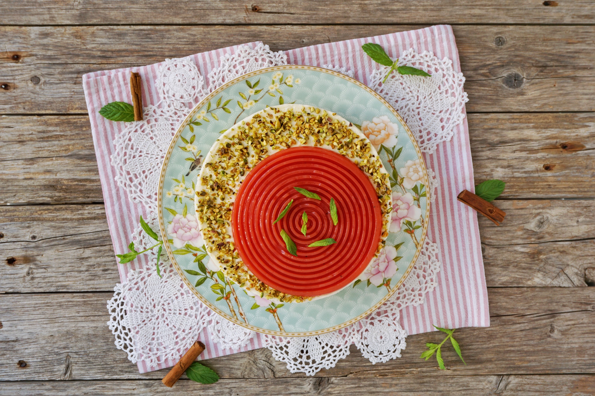 Cheesecake con base di tarallo e gelo di anguria