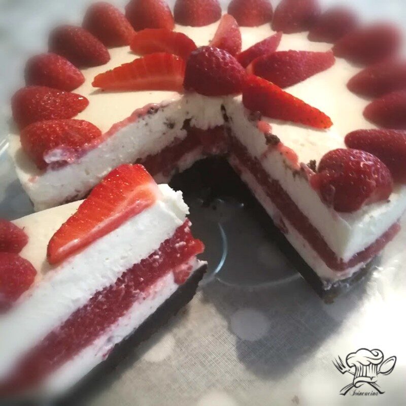 Cheesecake con gelatina alle fragole con e senza bimby