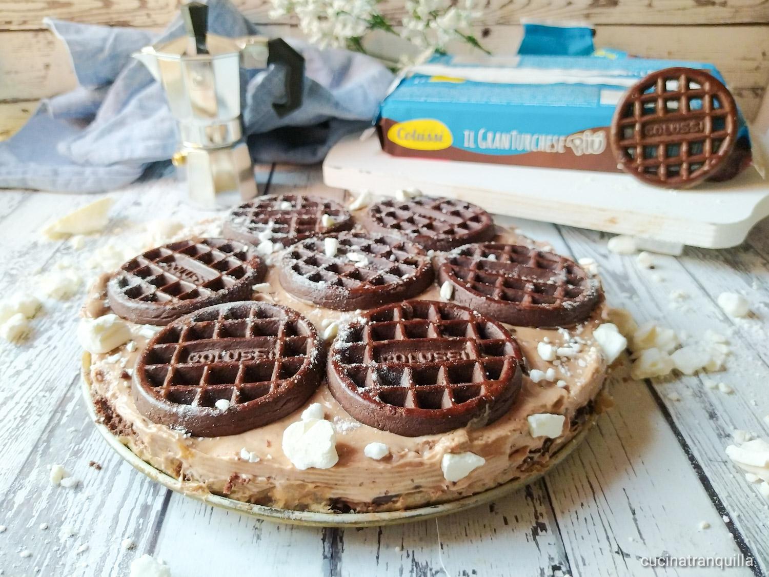 Cheesecake con nocciolata e biscotti