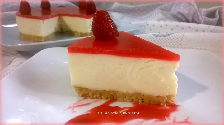 Cheesecake con panna ai lamponi senza glutine