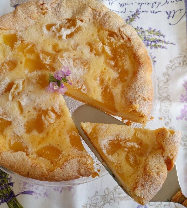 Cheesecake con yogurt greco e mele caramellate