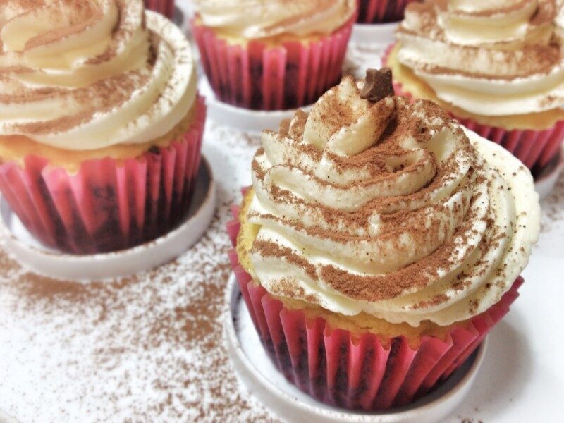 Cheesecake cupcakes con ganache al cioccolato bianco