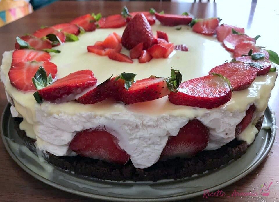 Cheesecake fragole e cioccolato bianco