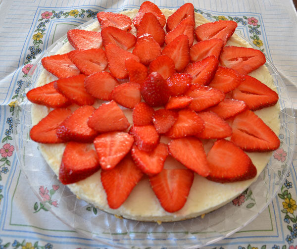 Cheesecake fredda con ricotta, cocco e fragole