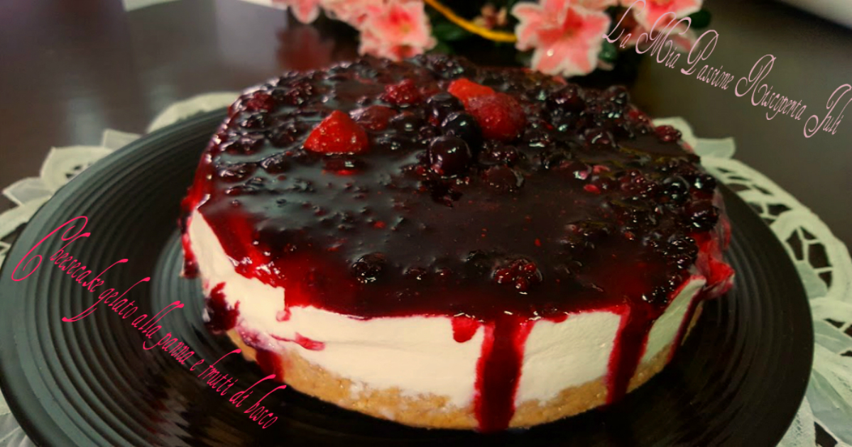 Cheesecake gelato alla panna e frutti di bosco