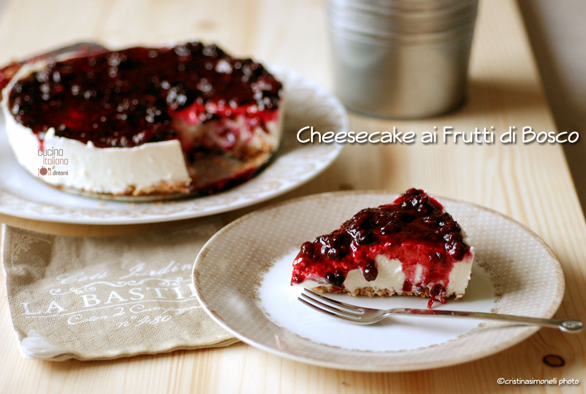 Cheesecake leggera alla salsa di more e mirtilli