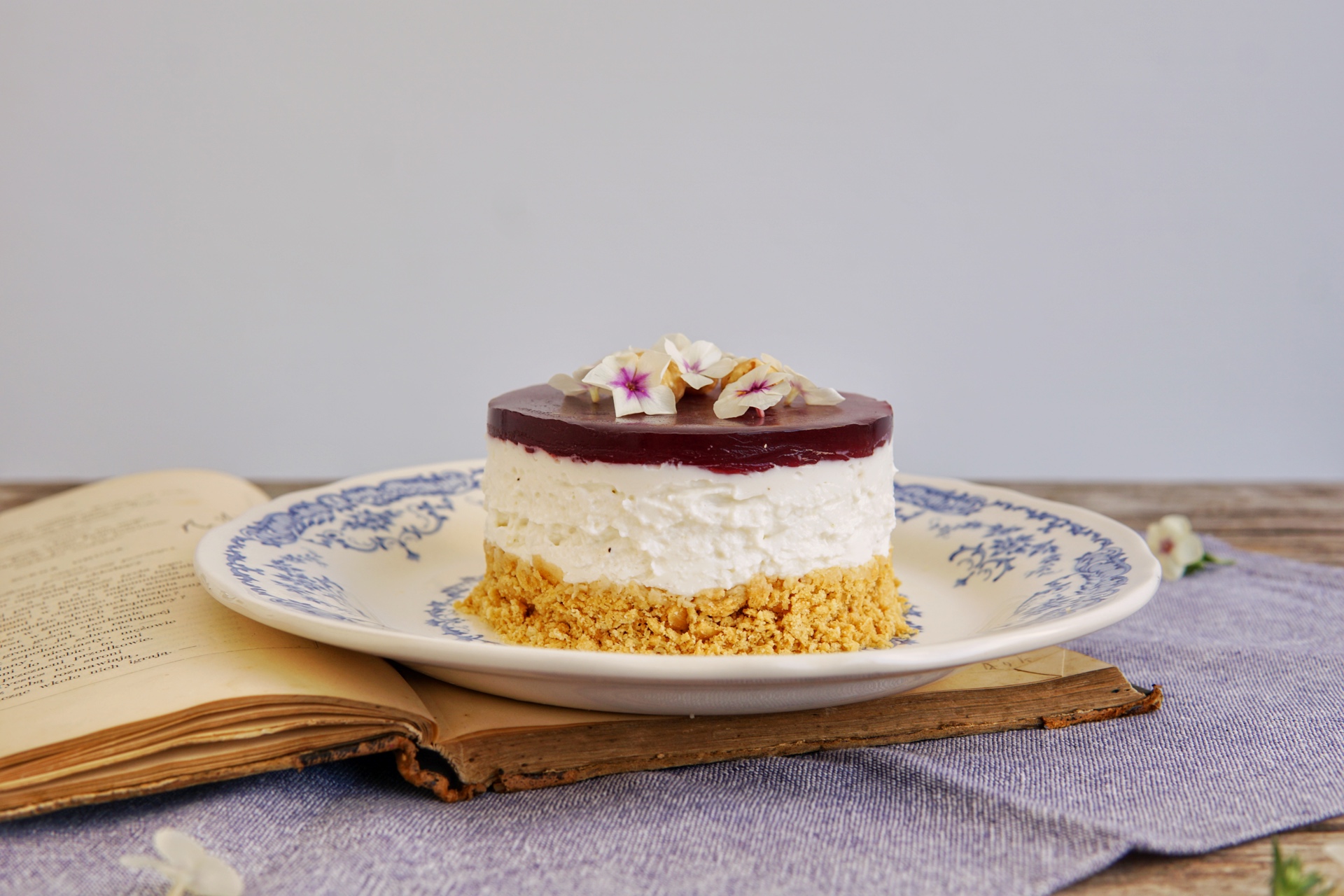 Cheesecake salata con geleè al vino rosso