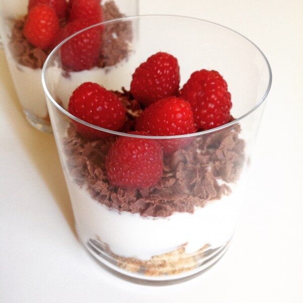 Cheesecake scomposto ai lamponi