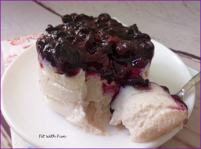 Cheesecake vegan e senza glutine cocco e mirtilli