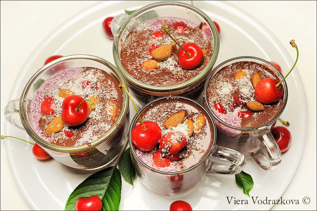 Cherry chia pudding con cioccolato senza glutine