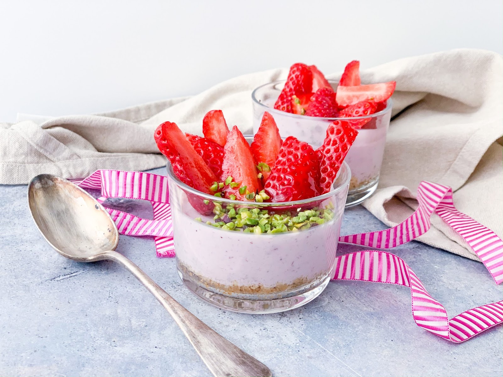 Chessecake light con fragole e pistacchi