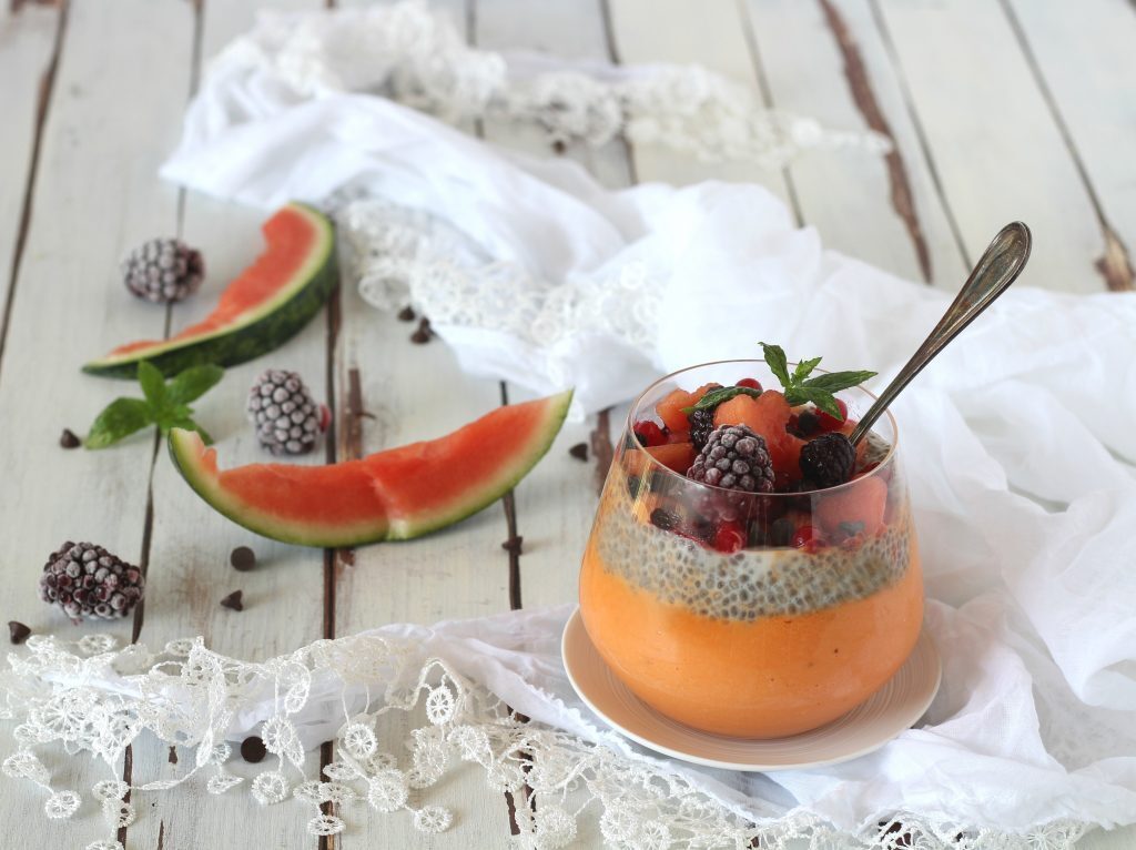 Chia pudding con anguria frullata e cocco
